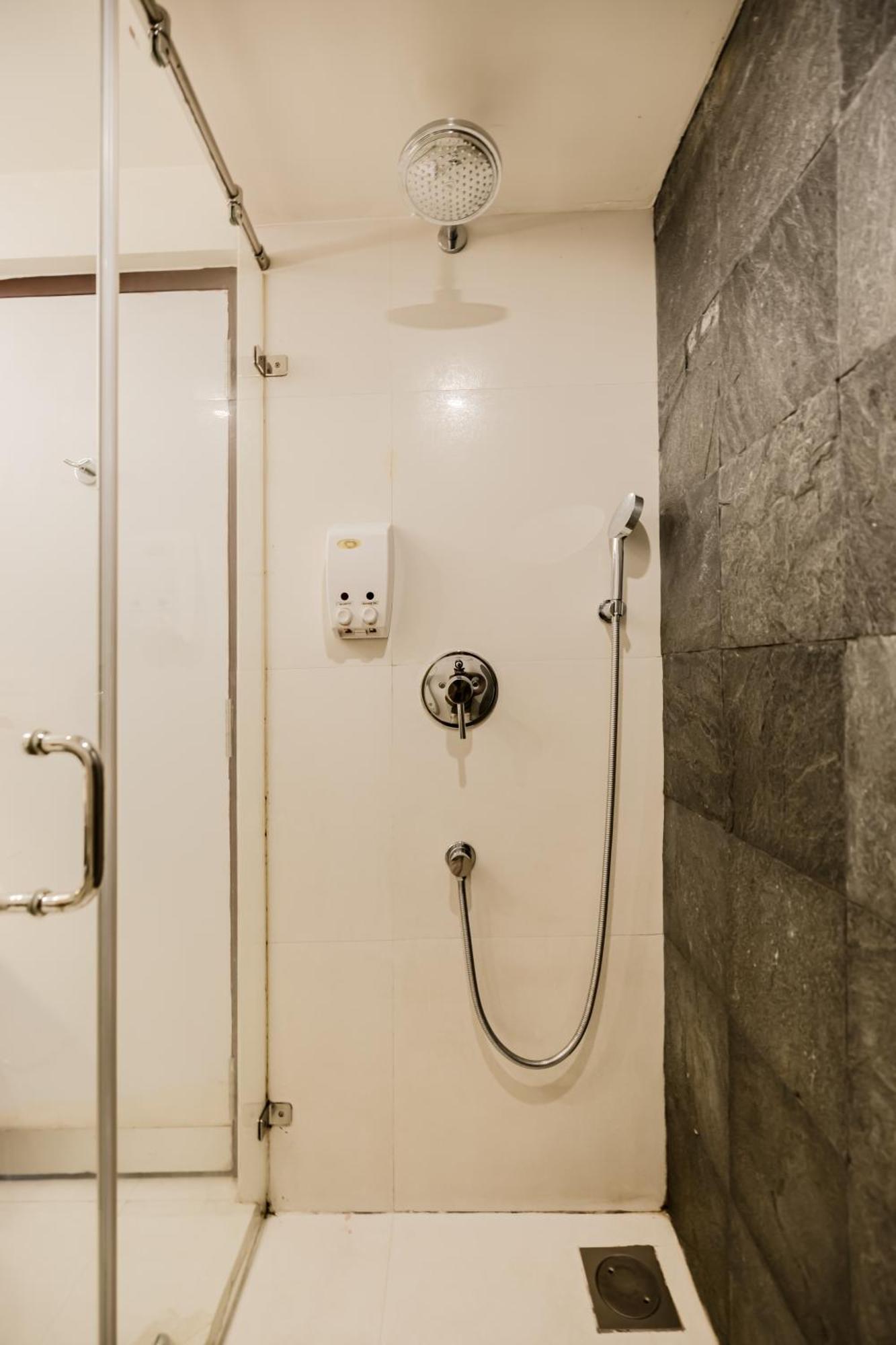 Hotel Olive Downtown Kochi Exterior foto
